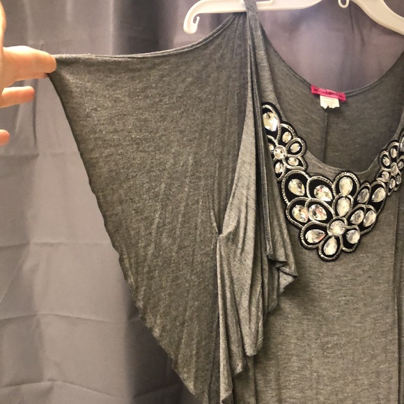 Flirty blouse with eye catching bling from Body Central - Picture 4 of 5